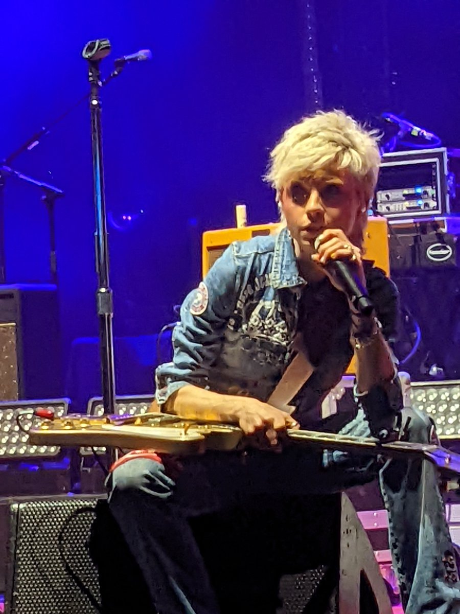 RoxanneC's tweet photo. Watched Feeder last night, they played great. But the star of the show was @TheWildThings They were incredible https://t.co/BB0hCLv40Z