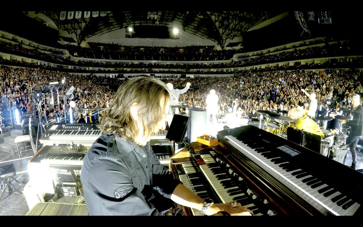 Loren Gold tweet media