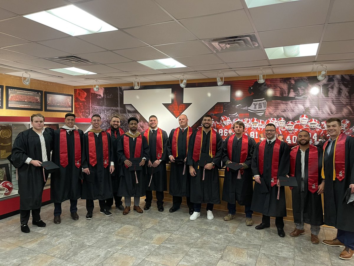 Mission accomplished! ☑️

Once a Penguin, always a Penguin. 🐧🏈

Congratulations to our graduates! 🎓

#GoGuins // #GritU