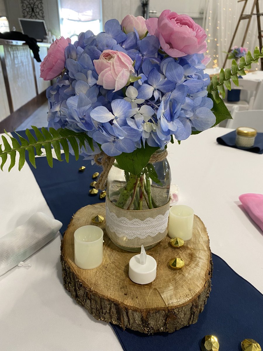 MrsPierceEVG's tweet photo. A huge thanks to all the students and ⁦@evgnhs⁩ for helping to get everything set up prom this evening! It will truly be a night of “Dancing Under the Stars!” See you tonight at 6:30. Dinner will be served at 7. https://t.co/fSsQ87lQi4