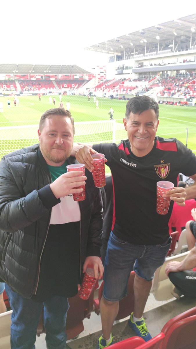 PornoDan's tweet photo. Once Upon a Time a Liverpool and Man City Fan Went to a Honved Kispest Game ⚽ @bphonved https://t.co/E78KQMKIlV