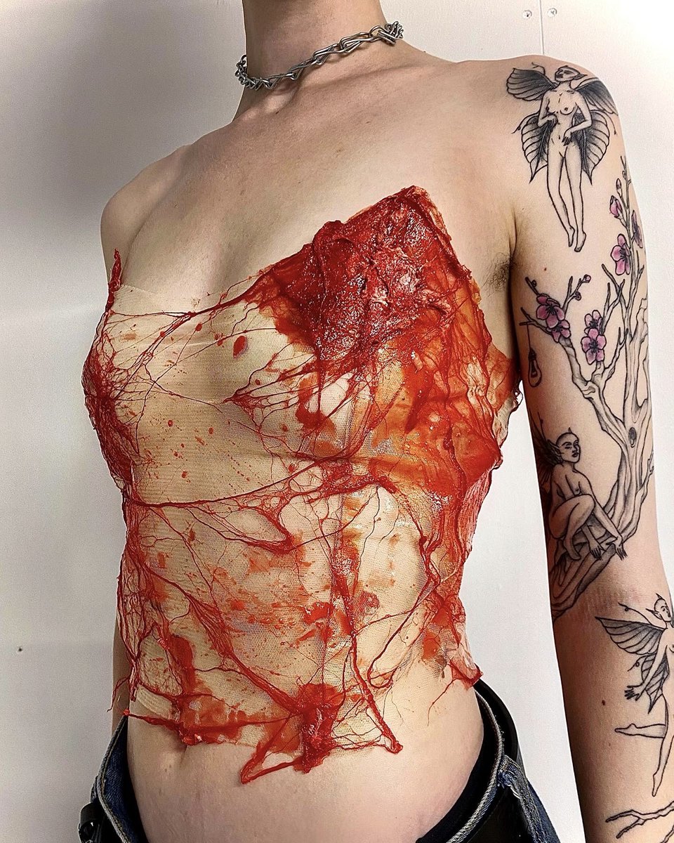 studiolemaine's tweet photo. strapless bustier by me https://t.co/gBtgizq9Xy