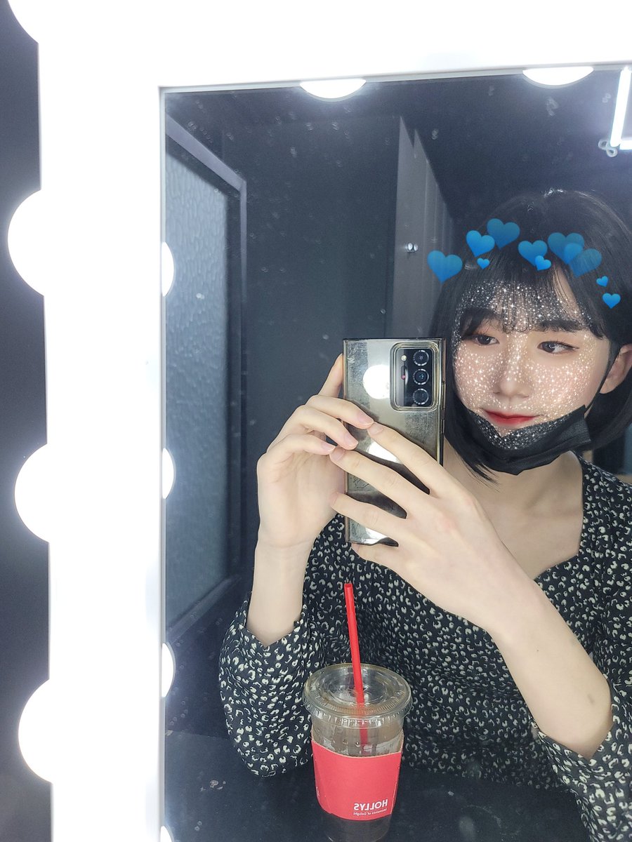 goodwinter99's tweet photo. 안경을 쓴 B컷과 스노우를 쓴 B컷

하루3 업로드는 처음이야,, https://t.co/sOT1xBif3n