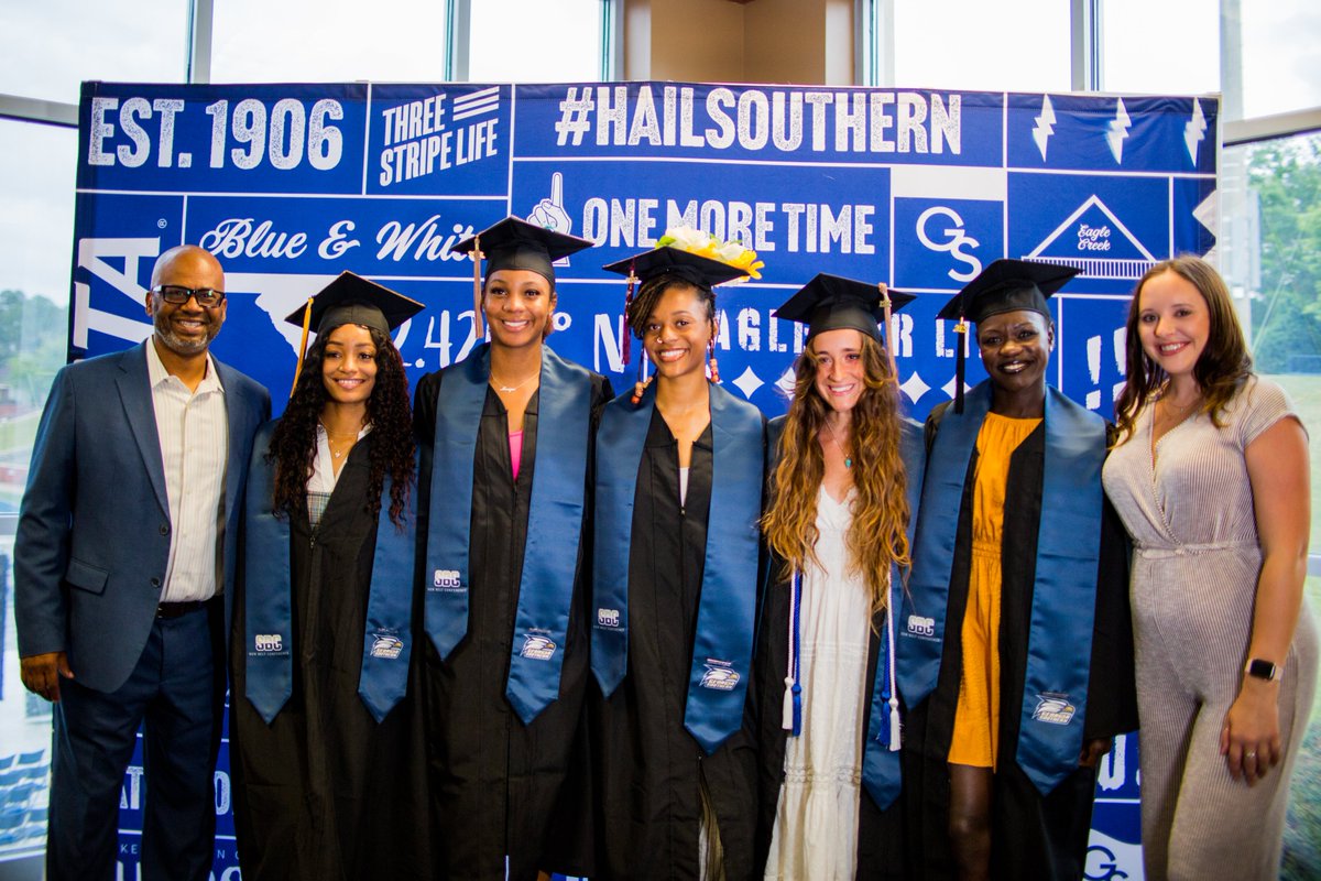 GSAthletics's tweet photo. Our graduates received their stoles and are officially ready to graduate next week!

𝘾𝙊𝙉𝙂𝙍𝘼𝙏𝙐𝙇𝘼𝙏𝙄𝙊𝙉𝙎❕ 

#HailSouthern https://t.co/cRf4odRbc6