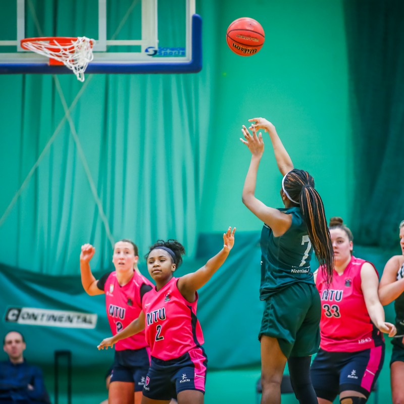 UoNSport's tweet photo. #NottsVarsity22 ๐ | The return of the Nottingham Varsity series between ourselves & @NTUSport has been fantastic to see & with a final score line of 10-7, the @UniofNottingham are crowned 2022 Varsity champions! ๐
Congratulations to our #GreenandGold! ๐
#WeAreUoN // ๐๐