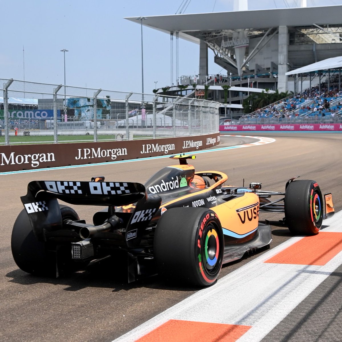 okx's tweet photo. 3⃣hours to the QUALIFYING SESSION #MiamiGP ⌛

@McLarenF1 @LandoNorris &amp; @danielricciardo hitting the track soon 🏎️💨💨 

#OKXxMclaren🤞 https://t.co/9n7JMeFA4a
