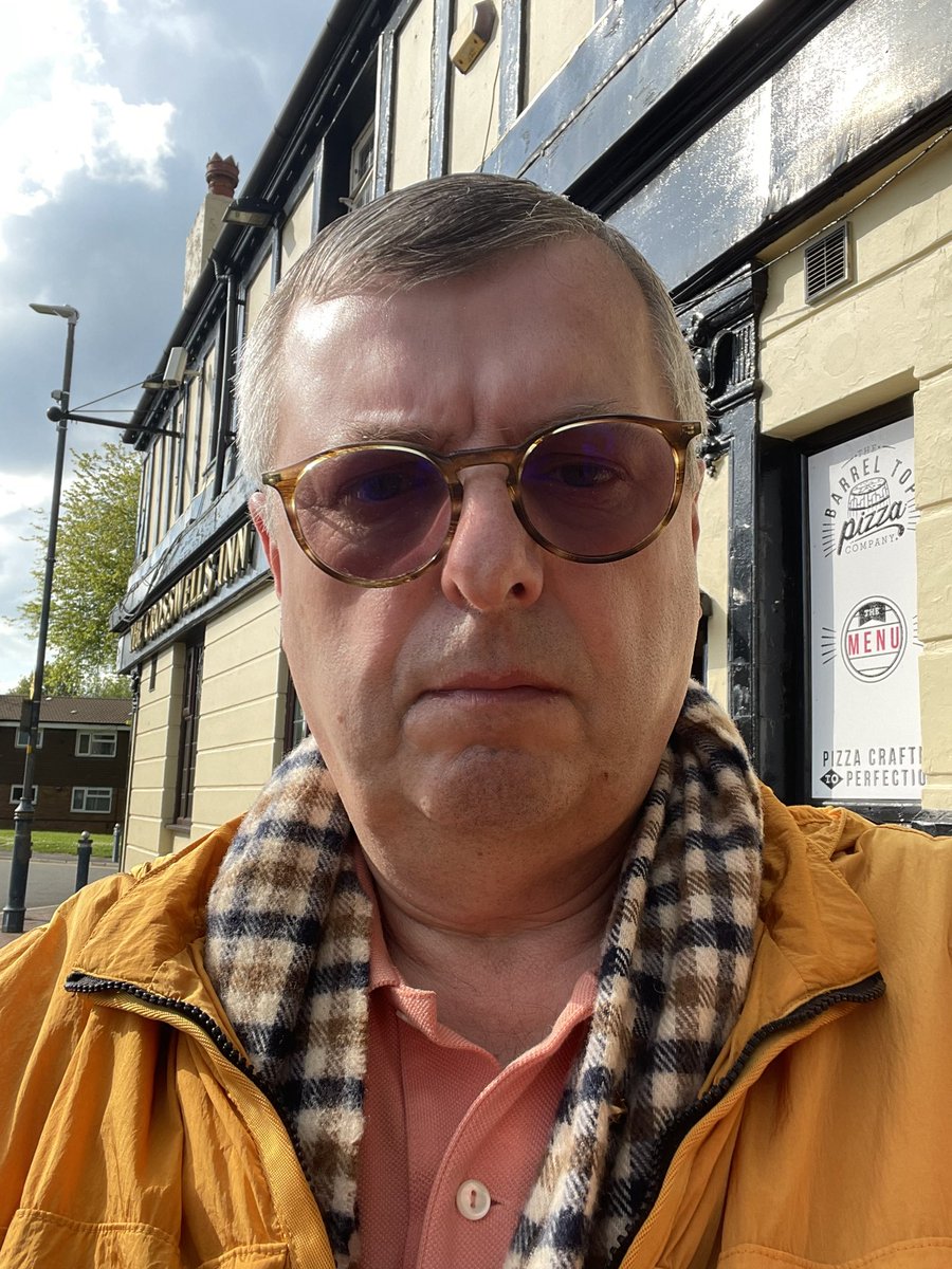 AlanWil29662916's tweet photo. On parade & time for a spot of Saturday shopping & enjoying the result #UTV #UTFV 🦁🥃😎 https://t.co/fldZg2BxGl