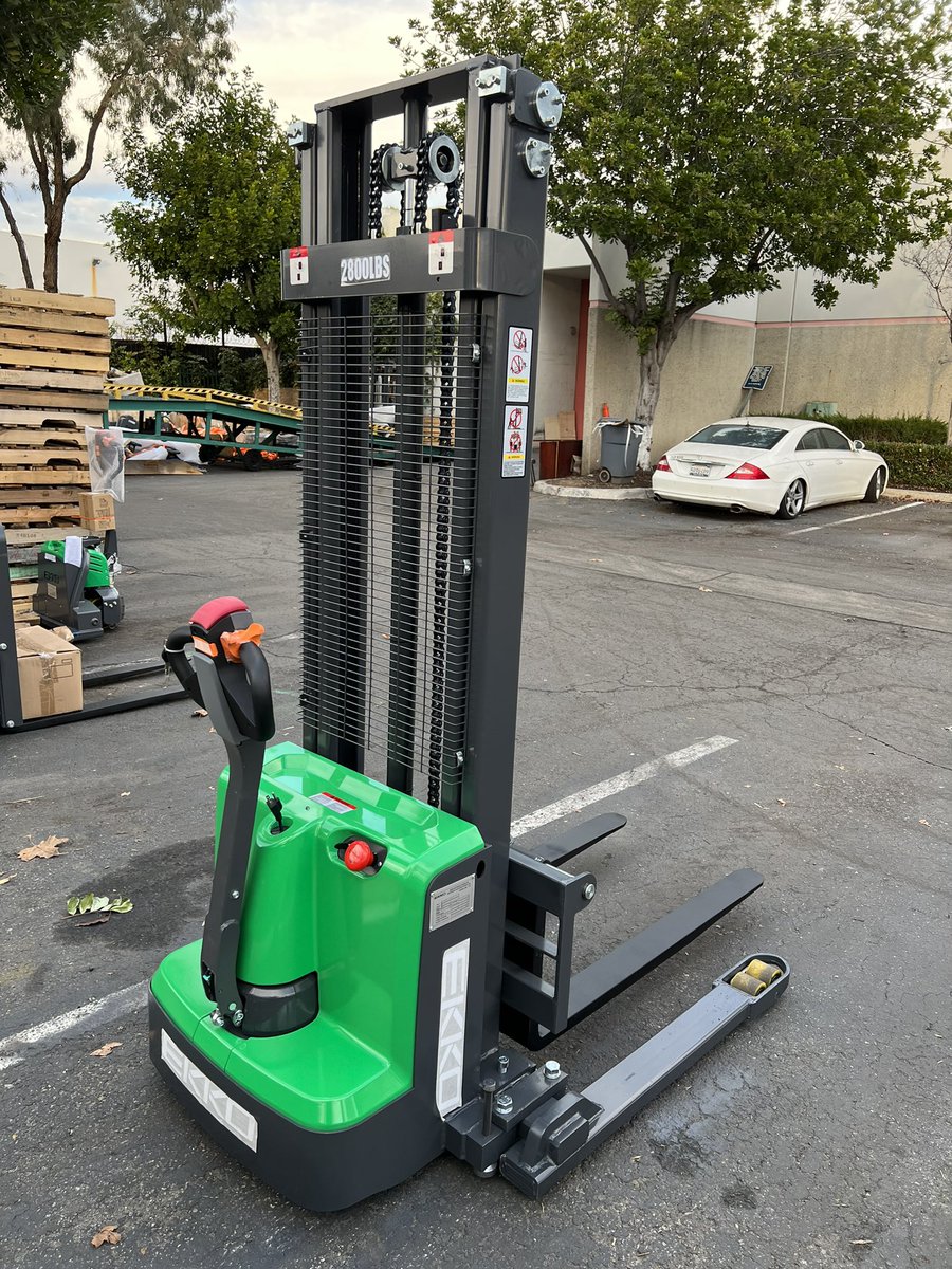 EKKOlifts's tweet photo. #EB13E series Lithium Straddle Stacker. 2800lb Cap, 119-145ββ Lift Height. 24V/50Ah Lithium-iron Battery, Curtis Controller, On-Board Charger. For more info, Visit: https://t.co/WHEJyJileT | info@ekkolifts.com | (877) 232-6517 #ekko #forklifts #lifttrucks #lithiumbatterystackers https://t.co/6GeUH1bZ9O