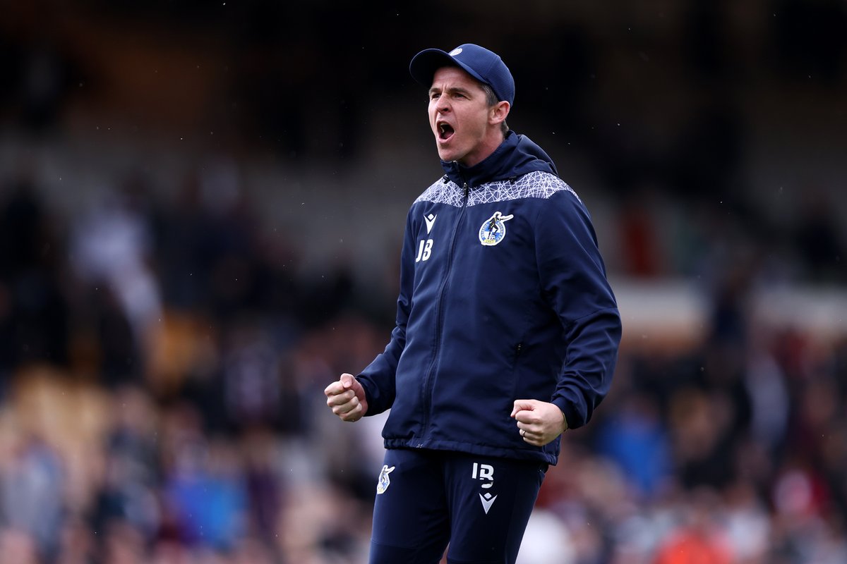 MirrorFootball's tweet photo. Joey Barton's Bristol Rovers seal a sensational promotion after 7-0 win on last day 

https://t.co/CGywJUTTUO https://t.co/bkpRQz1FnA