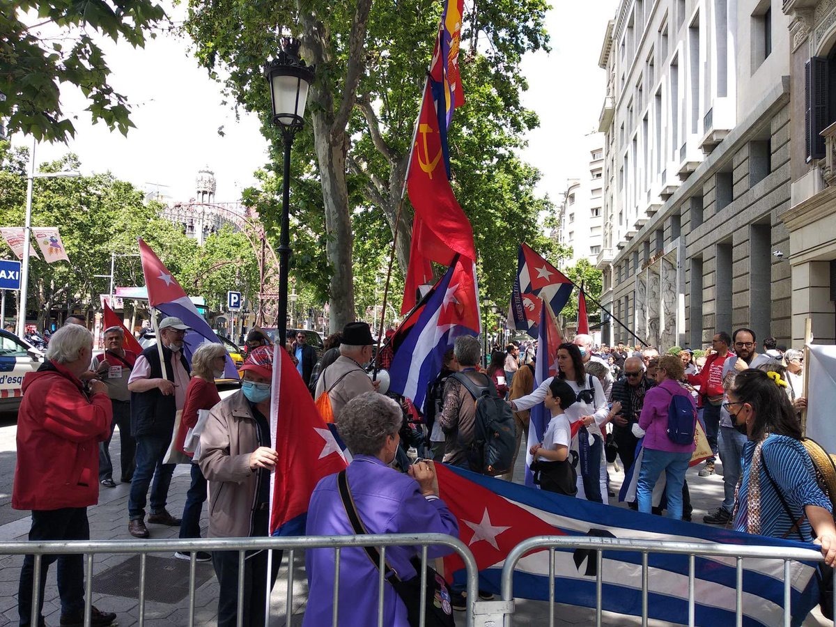 eternobaragua1's tweet photo. Con Cuba no se mete nadie.
Hoy en Barcelona defendiendo nuestra  revolución.

#VamosConTodo  #PatriaOMuerte #FidelPorSiempre https://t.co/Ik7TxXNhXy