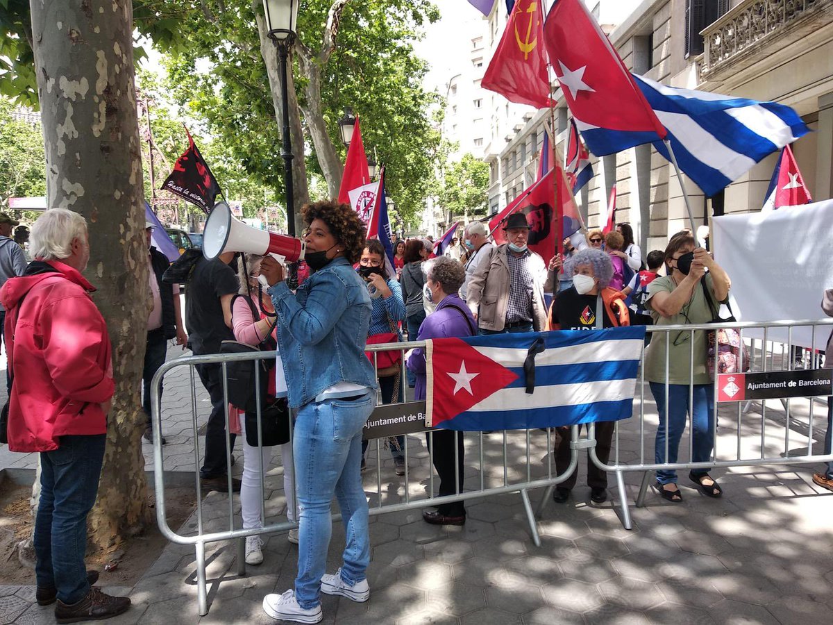 eternobaragua1's tweet photo. Con Cuba no se mete nadie.
Hoy en Barcelona defendiendo nuestra  revolución.

#VamosConTodo  #PatriaOMuerte #FidelPorSiempre https://t.co/Ik7TxXNhXy