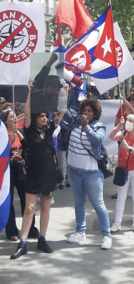eternobaragua1's tweet photo. Con Cuba no se mete nadie.
Hoy en Barcelona defendiendo nuestra  revolución.

#VamosConTodo  #PatriaOMuerte #FidelPorSiempre https://t.co/Ik7TxXNhXy