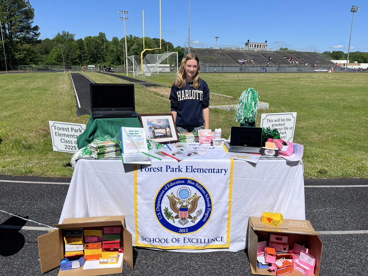 JulesKReynolds's tweet photo. Lots of fun this morning @lrsd culminating event for Lunch Money!!  @FPRangersPTA @LRSD_ForestPark https://t.co/IvoS1wPRe6