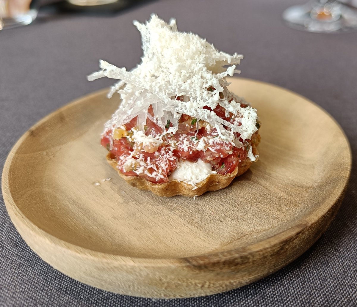garryhunter's tweet photo. Incredibly happy to be back @rabyhunt for a wonderful lunch. Thank you James, @theguseva and the whole team for stunning food, faultless service, and beautiful company. Very thankful for days like today 🙏
#LifeIsGood #NEfood https://t.co/reOmN0Rahs