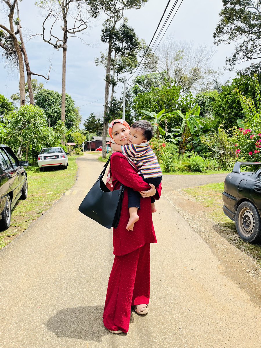 fatehataib's tweet photo. Everytime ambil gambar dengan mummy. EVERYTIME https://t.co/My1WjNhgO5