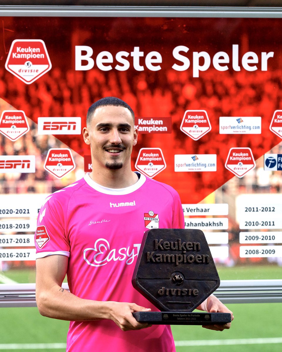 FC_Emmen's tweet photo. π₯ Beste speler 4e periode: Rui Mendes
π₯ Beste trainer 4e periode: @LukkienDick
#SamenTerug #HIERKOMIKWEG https://t.co/Iyx302PIX9
