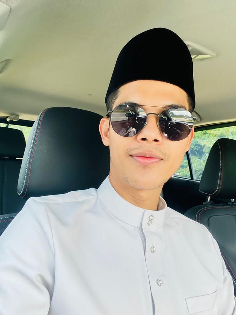 Herry92747643's tweet photo. Selamat hari raya https://t.co/NOf6Kv1G4u