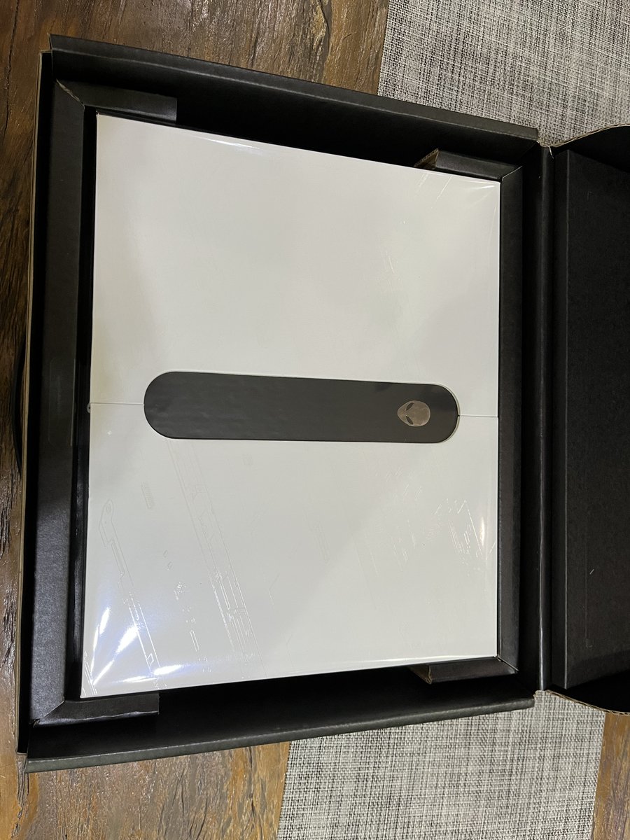 RS3LMS's tweet photo. Alienware X14 手感真的不错 忍不住买了~😆
#Alienware #alienwarex14 #dell https://t.co/b8MTGIYAw4