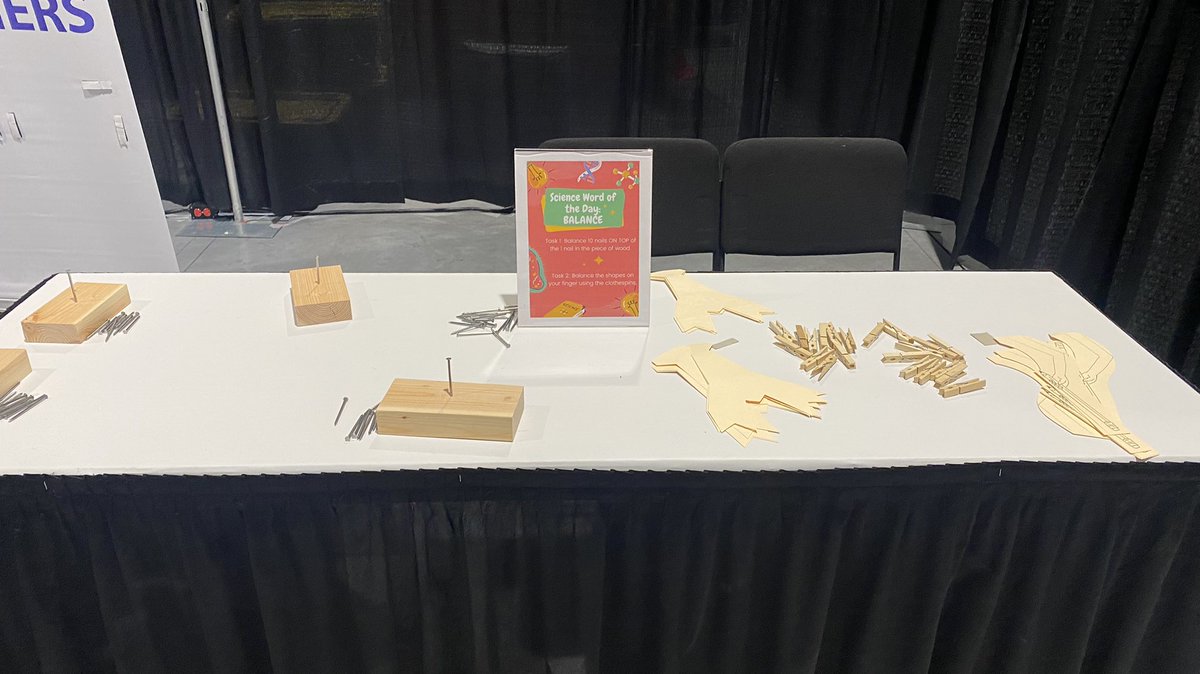 MsLorisStory's tweet photo. Come find me today at the @scifest_vegas Expo at the World Market Center in Vegas from 10-5 at the @nevadascience booth! #MyHeadbandAndShoesMayMatch 🧬🔬🔭🧪👩🏻‍🔬 https://t.co/o1iES7SFnW