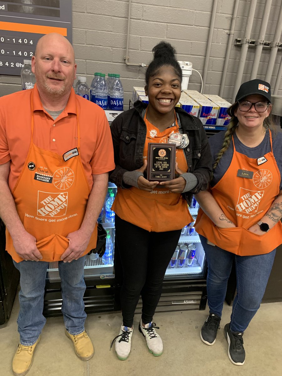 SypniewskiScott's tweet photo. Living the Values Winner for April—-Tamea🌟!!! Thanks for always leading the charge w/ safety and the customer experience @HomeDepot3842. Job well done!! #InFocusCaptain #140DaysSafe @BrandonR08 @JeannieJ3842 @Elizabe62821432 @LiiMarie9 https://t.co/bhHFtxFzLV