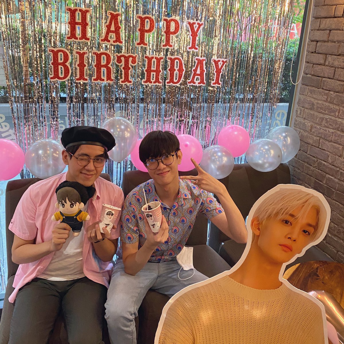 clarencesshi's tweet photo. It’s always fun with FIXs! Last pic, mga pagod yarn? Nag-gala pa si Jinyoung sa mda earlier~ 🤣

Advance Happy Birthday, Bae Jinyoung @CIX_twt ! ❣️

#TheBAENextDoor @cafehellocix @CIXUNIONPH @BJYUNIONPH https://t.co/sixJzlsaG6