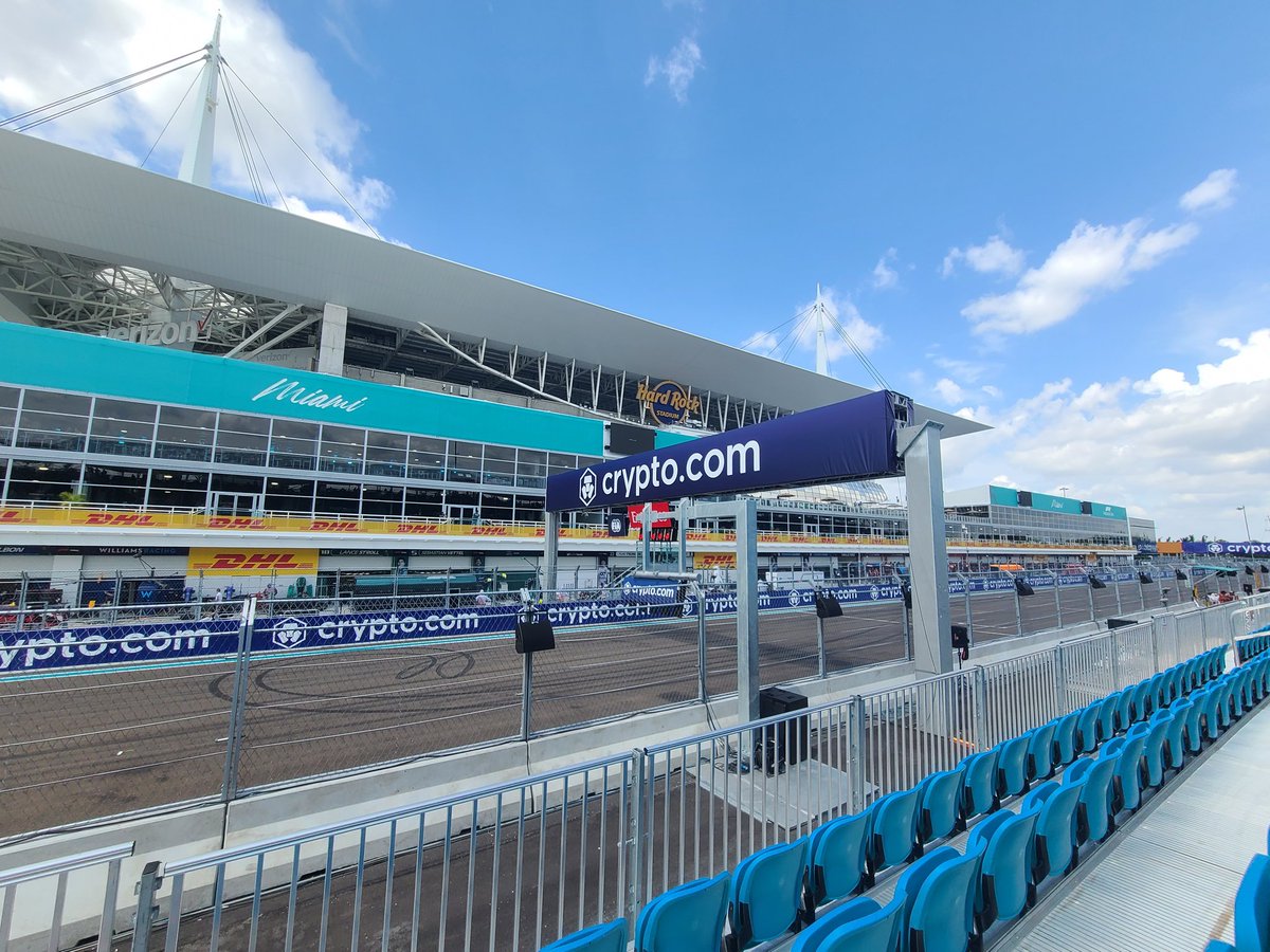 RebeccaAvshalom's tweet image. Today's view is outstanding @F1 @f1miami #StartFinishLine #TeamLH #LH44