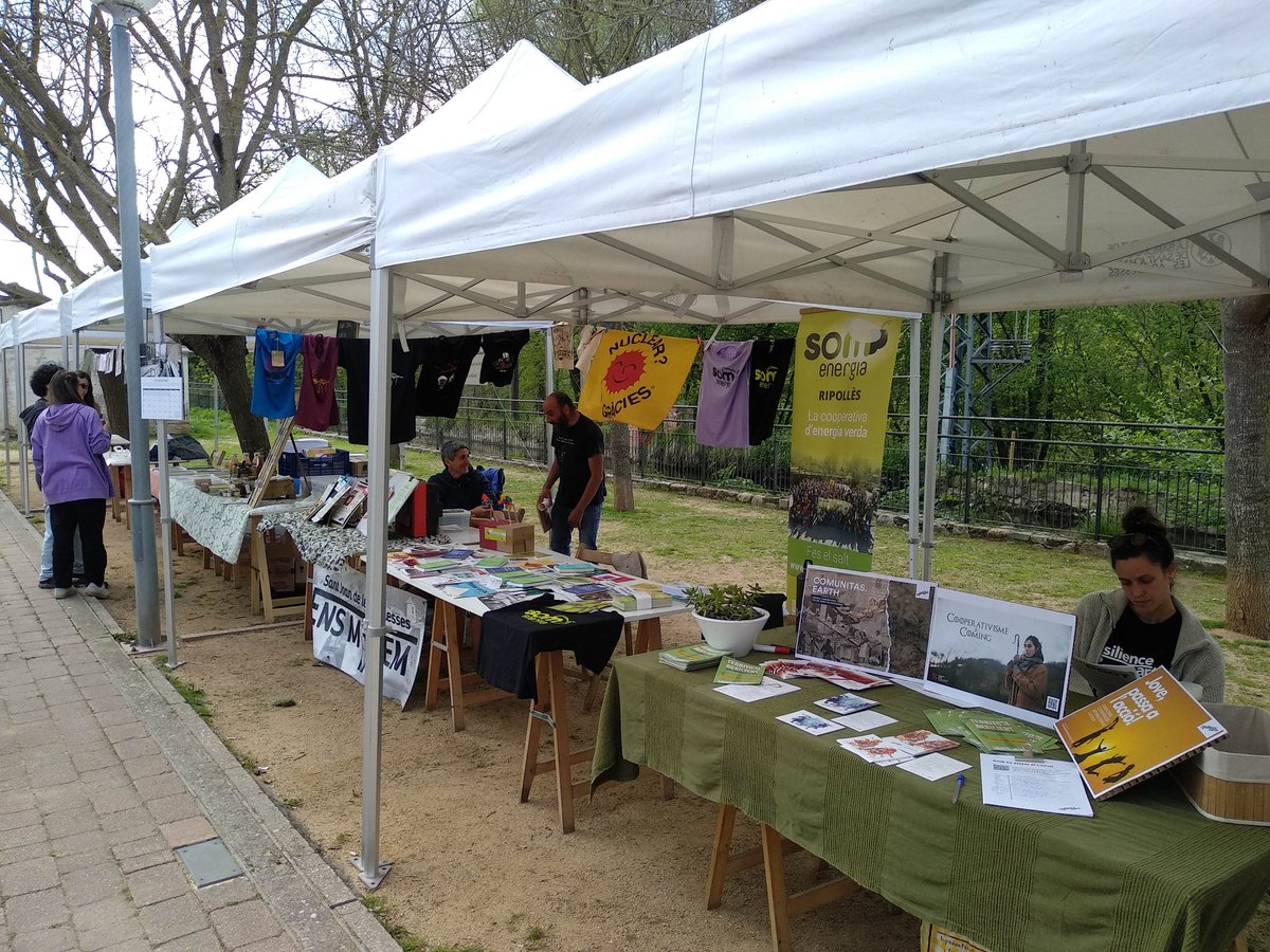xes_ripolles's tweet photo. Avui tot el dia som al #TagaFest organitzat per @la_taga_coop a @StJoanAb amb iniciatives #Cooperatives i col.lectius #EconomiaSolidaria al #Ripolles https://t.co/10GsVPEuCi