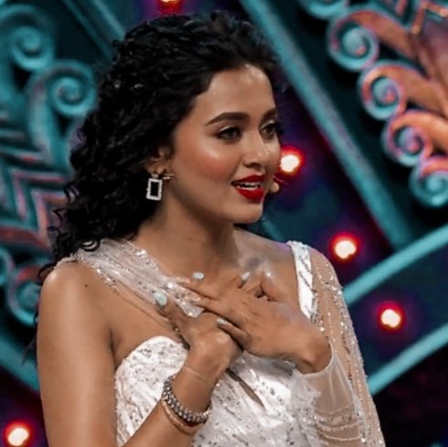 gloomy_p_'s tweet image. Excited to see!! 
Our Queen Share Stage To  Queen Show 🔥!

Excited!?? #LockUppWithTejasswi

TEJASSWI BLAZING LOCKUPP FINALE