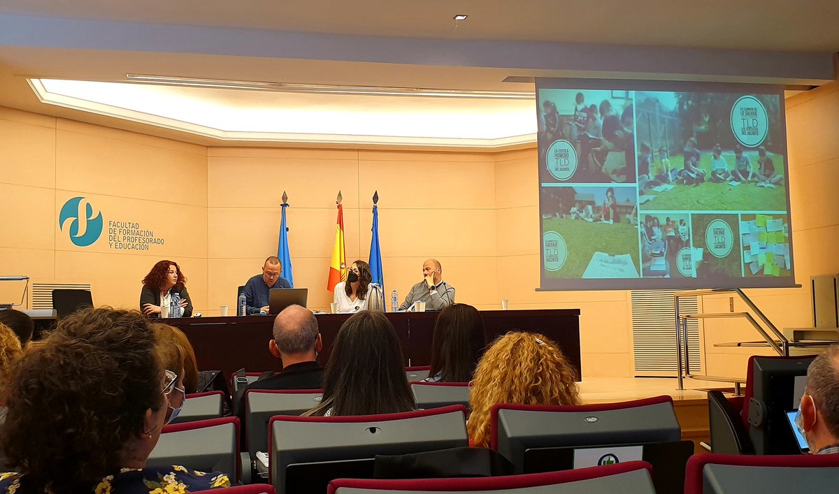 CEIPJacintoB's tweet photo. Preciosa intervención de nuestro compañero @xandruarmesto contando nuestra experiencia en las Jornadas por una Educación Basada en Evidencias de impacto social. Reencantandonos y soñando futuro con las AEE. Gracias a toda nuestra Comunidad. #Xornaes_AEE #EducaciónPrimaria https://t.co/89Fzv5Gwcf