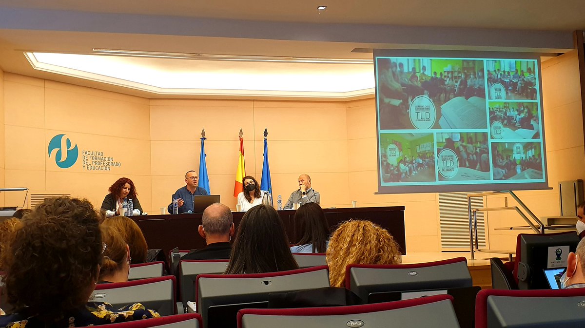CEIPJacintoB's tweet photo. Preciosa intervención de nuestro compañero @xandruarmesto contando nuestra experiencia en las Jornadas por una Educación Basada en Evidencias de impacto social. Reencantandonos y soñando futuro con las AEE. Gracias a toda nuestra Comunidad. #Xornaes_AEE #EducaciónPrimaria https://t.co/89Fzv5Gwcf