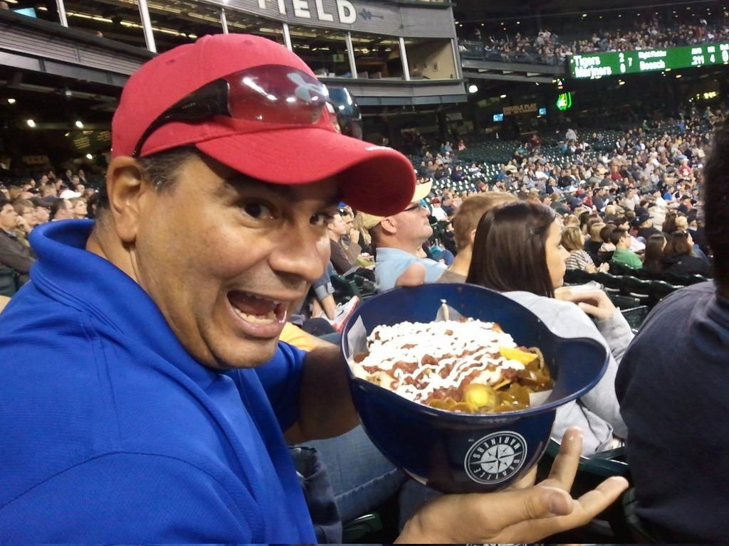 DennisCGarcia's tweet photo. TBT 10 years ago at #SafecoField when I was 25 pounds heavier and ate too many nachos.
📸 via @coryjfreed
#NoMoreDadsBody https://t.co/y7k1wAFNUA