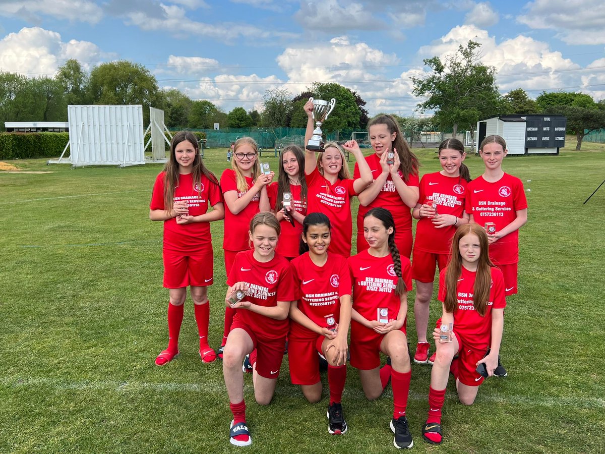 Leewarwick10's tweet photo. Champions 2021/22 🏆⚽️🏆
U12 BOREHAMWOOD YOUTH LIONESSES @BorehamwoodYFC @BwyfcK @HGFPL18 https://t.co/w2Oaw9OX8w