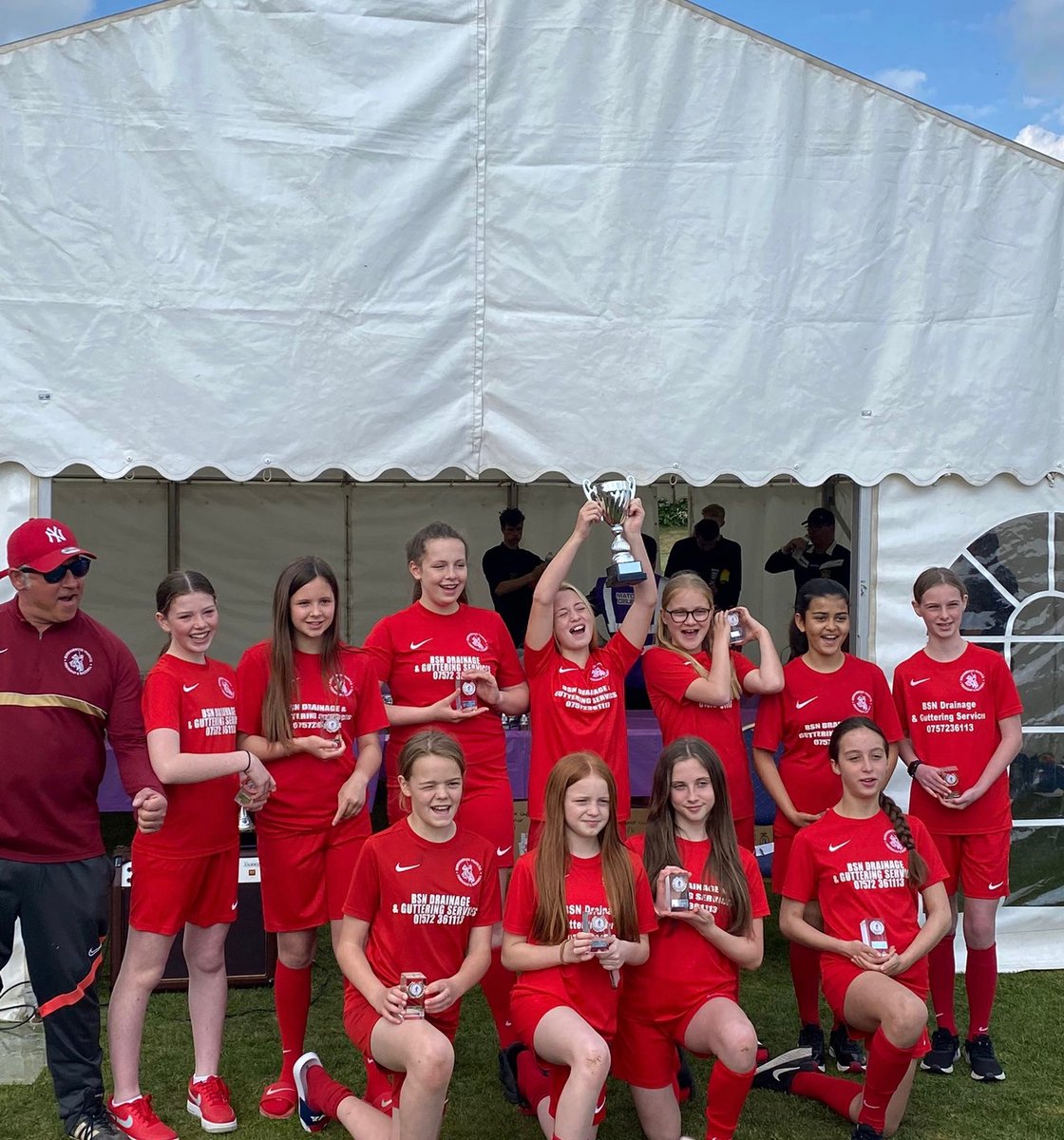 Leewarwick10's tweet photo. Champions 2021/22 🏆⚽️🏆
U12 BOREHAMWOOD YOUTH LIONESSES @BorehamwoodYFC @BwyfcK @HGFPL18 https://t.co/w2Oaw9OX8w