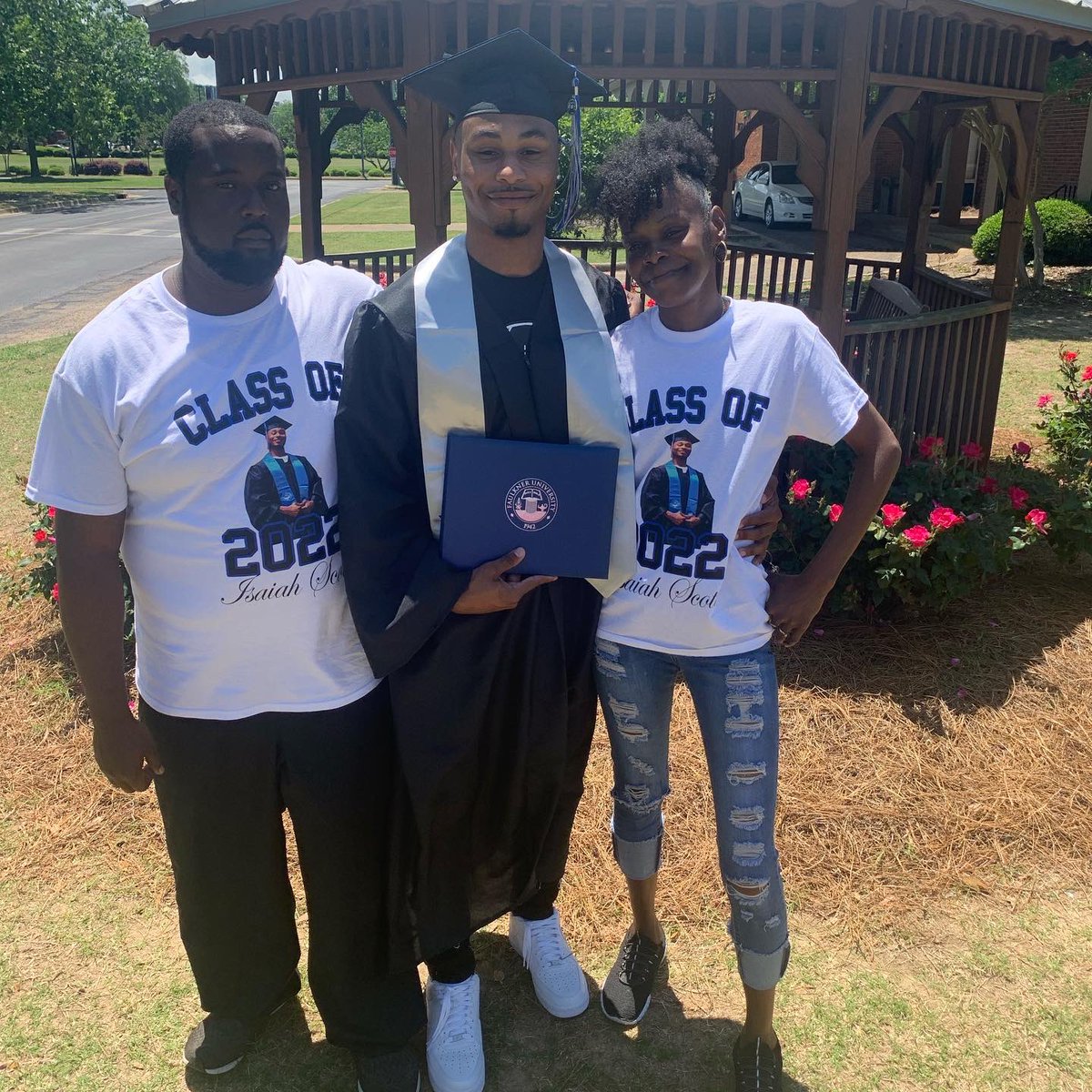 IsaiahJScott1's tweet photo. Thank God🙌🏾Yesterday was the best stat of my career✅I’m so thankful words can’t explain‼️Big Grad ‘22🎓 💪🏾 https://t.co/evjysXvymr