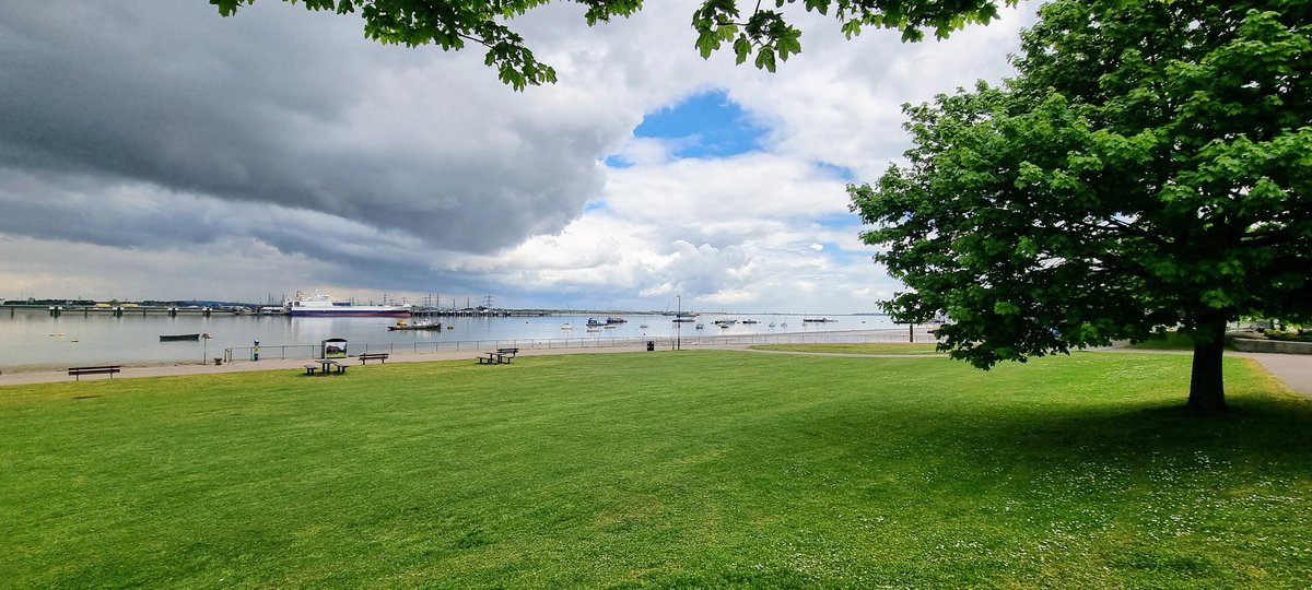 philipwin83's tweet photo. A beautiful spot for alfresco lunch 🍾🥪🌮⛵️ #visitGravesend @visit_gravesend #Thames @DonnaMatton 😃 https://t.co/ZzXeDduNci