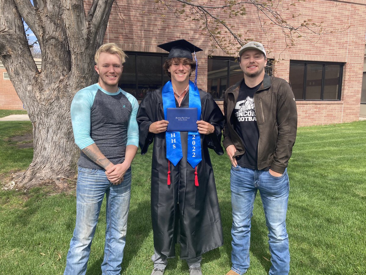 clark1528's tweet photo. Officially empty nesters!  Congratulations DALTON WRAY CLARK!!!! https://t.co/Eewi0pbUtq