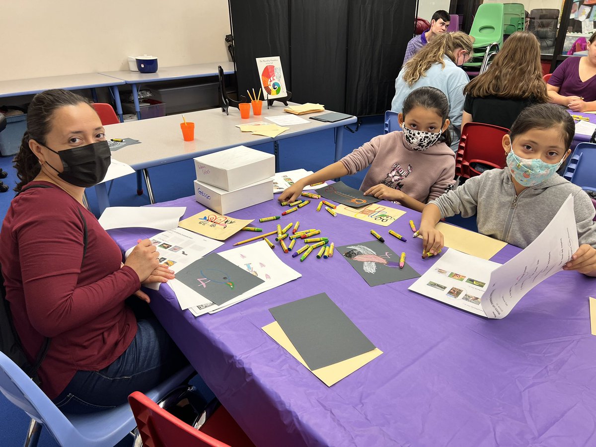Saturday morning of fun 🧑🏻‍🎨👩🏻‍🎨crafty activities for all ages #SuncoastRemakeDays #RemakeDays @SuncoastCGLR @LeerPara3ro @ThePattersonFdn