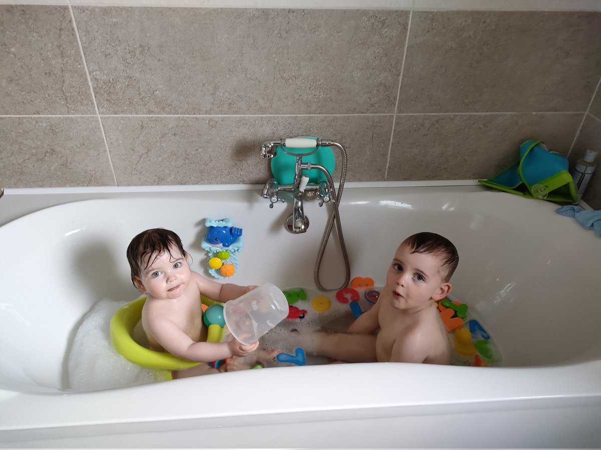 01Banty's tweet photo. @tommyhectorshow Saturday bathtime🛀🛀 https://t.co/3KnOKGvVVW