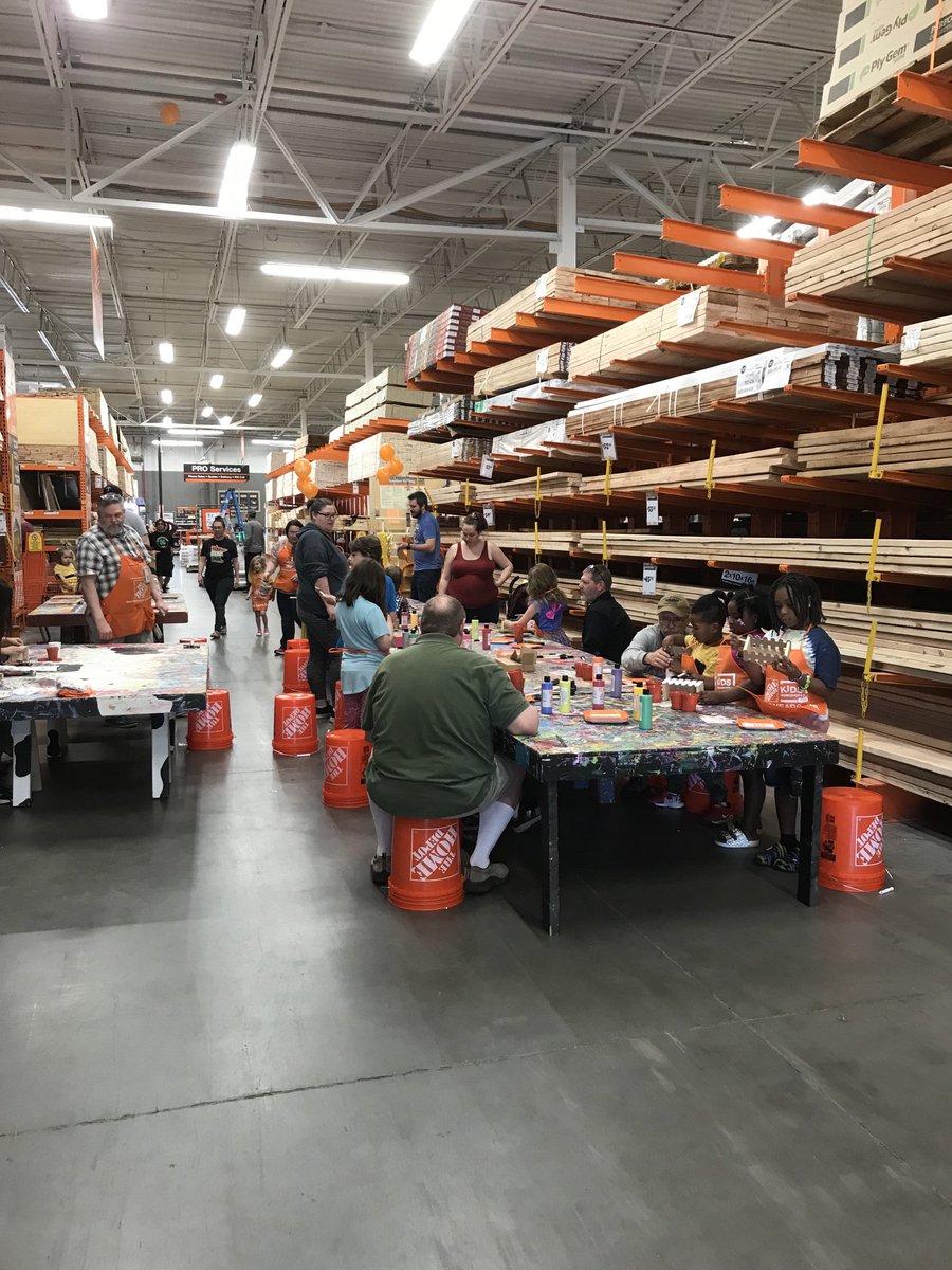 CathyShoemake18's tweet photo. We’re having a great time with Kids Workshop today!  #Kidsworkshop #store2847
⁦@RJleslie2⁩ ⁦@belford_melissa⁩ ⁦@CaseyThd⁩ https://t.co/bmOPgpKdNU