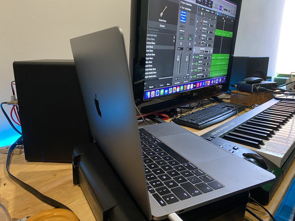 resoundingkeys's tweet photo. My focus for this year is helping others perfect their music via music production, song writing and music arranging. I have a few projects on the way soon, I can’t wait for you to have a listen 🎹🔥🙏🏽
#logicproducers #gospelmusicians #musicproduction https://t.co/EUOyfIyOnP