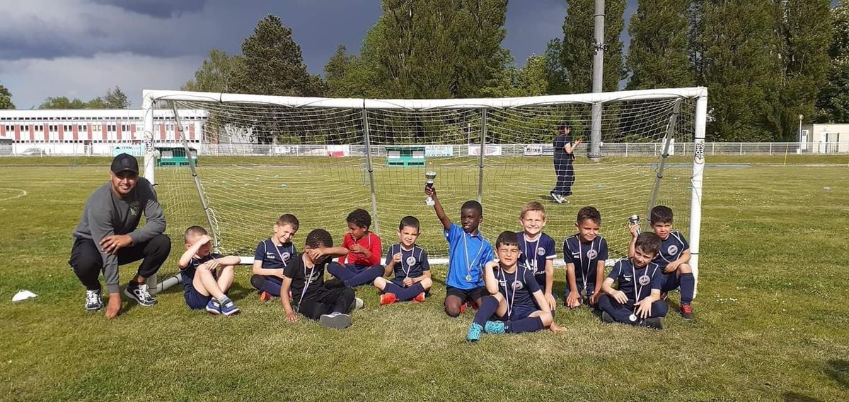 FCLC_'s tweet image. 🔴🔵⚽ 𝗨𝟲/𝗨𝟳 - 𝗧𝗼𝘂𝗿𝗻𝗼𝗶 𝗱𝗲 𝗠𝗼𝘂𝘆 📸

Belle journée pour nos p'tits rouges qui étaient présents au tournoi organisé par  Mouy. Merci aux parents et aux encadrants 👍