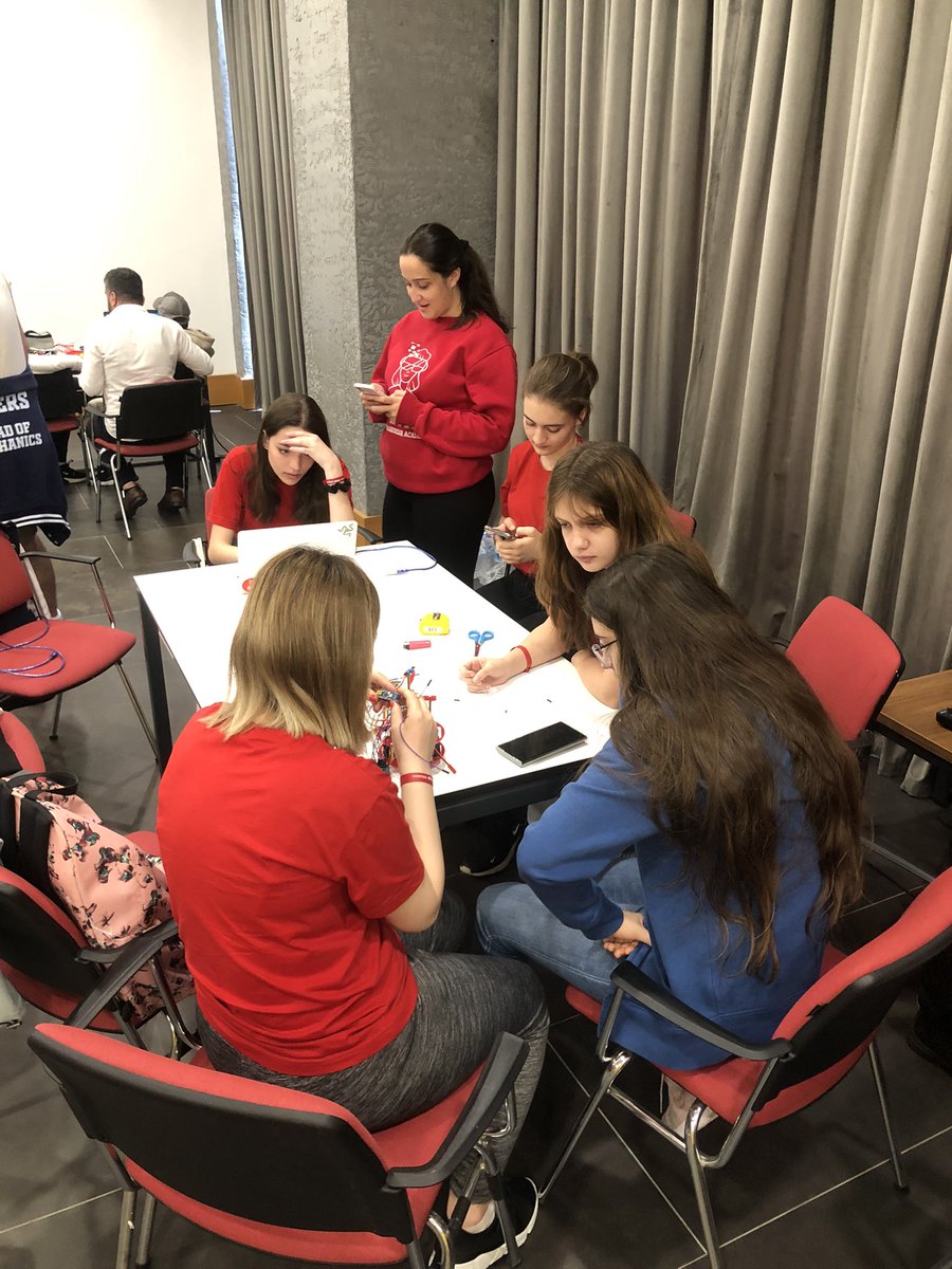 Kızlar da robot yapar… #robotexturkey da itfaiye robotu kategorisinde 2 farklı robot ile yarışıyoruz. İlk günü keyifle tamamladık.