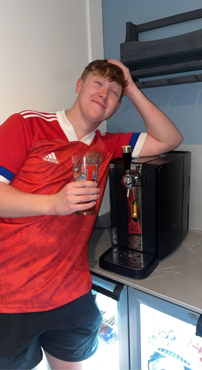 brodiefleming2's tweet photo. Hard week, now it’s time for a go of the working man’s kettle, what do you reckon captain? @bootlegger1974 https://t.co/0zJJ3C4iaE