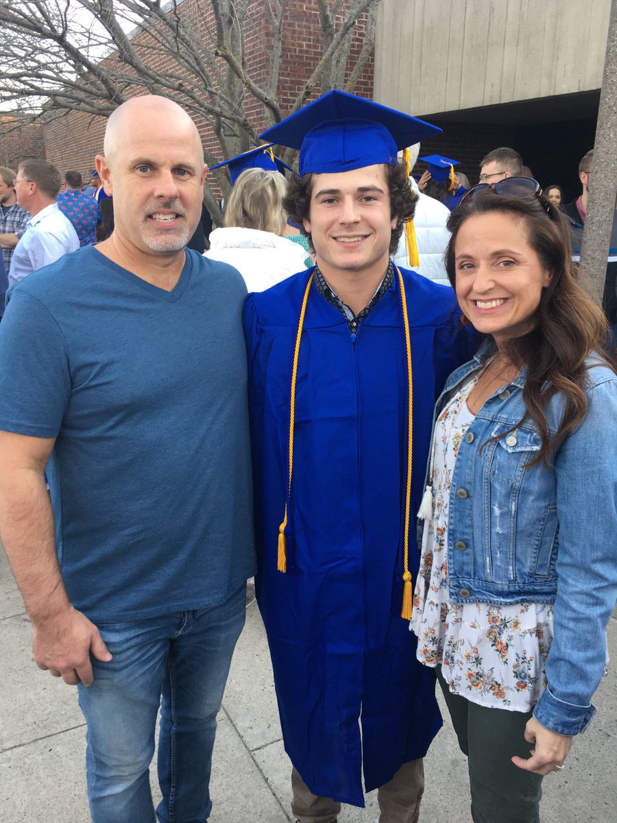 NIACC1Wrestling's tweet photo. 🎓🎓🎓

#TrojanUp | 🤼‍♂️🟡🔵 https://t.co/UvEOcVf3If