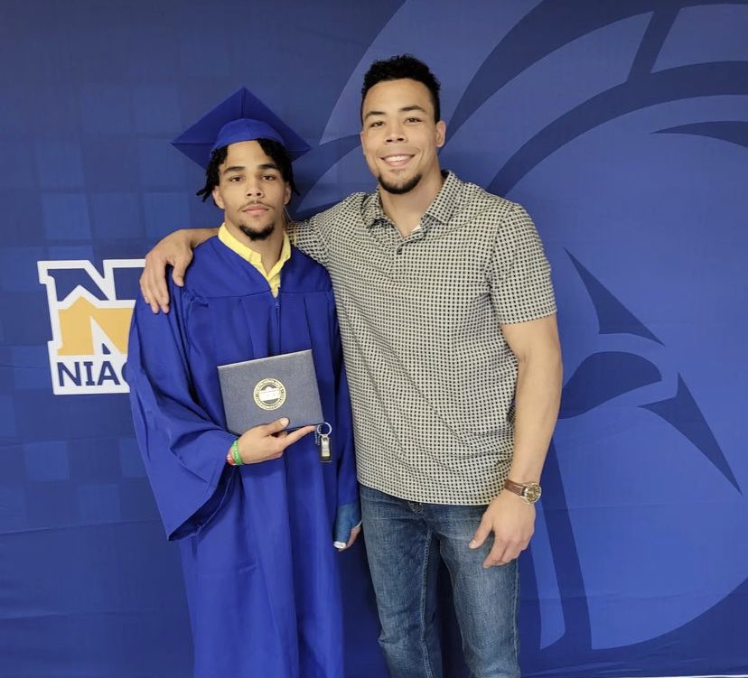 NIACC1Wrestling's tweet photo. 🎓🎓🎓

#TrojanUp | 🤼‍♂️🟡🔵 https://t.co/UvEOcVf3If
