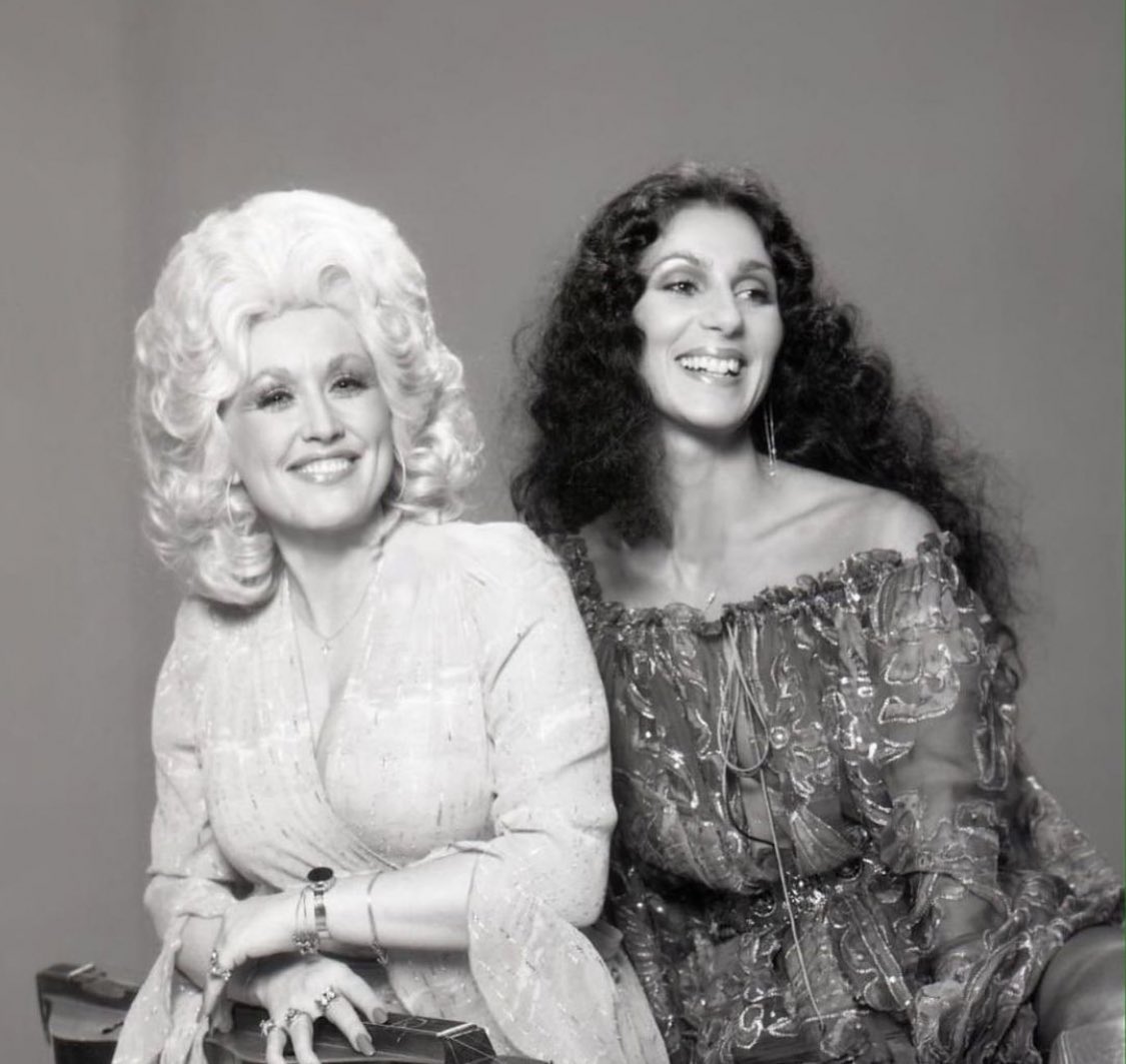 nowismytime2's tweet photo. Cher and Dolly Parton in 1978 smilin cause they knew that in 2022 they’d both be turning 76 and both still legends! https://t.co/jnV0x959TP