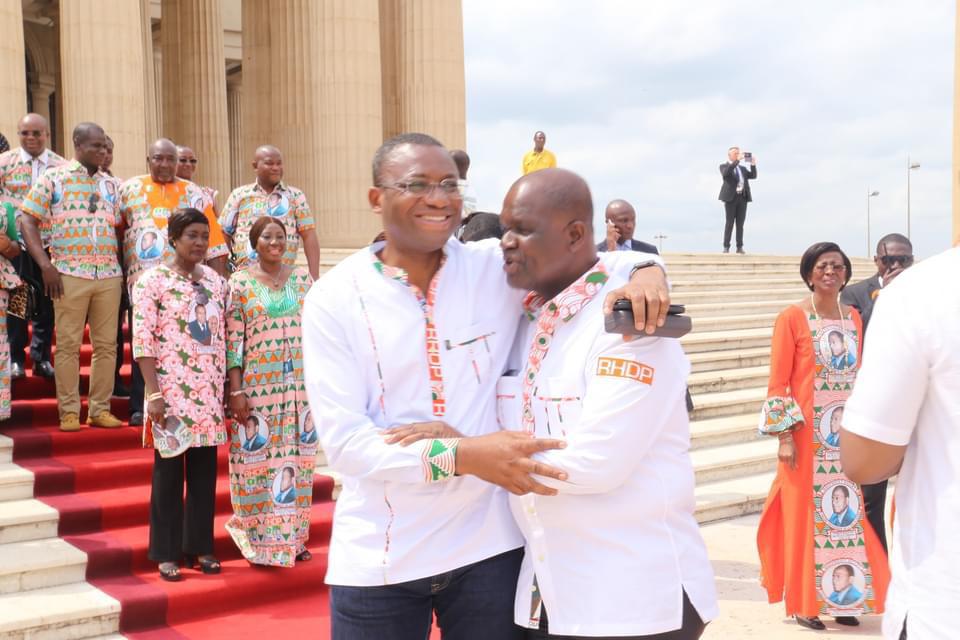 SidiTToure's tweet photo. J'ai appris avec consternation la disparition de mon ainé le PR de l'@assnatci SEM @SoumahoroAma, ce jour.

La 🇨🇮 perd ainsi un grand serviteur et un valeureux homme politique que j’ai eu le privilège de côtoyer depuis 1994 à la création du #RDR, aux côtés de Feu Djéni Kobina. https://t.co/smhkS9mJGD