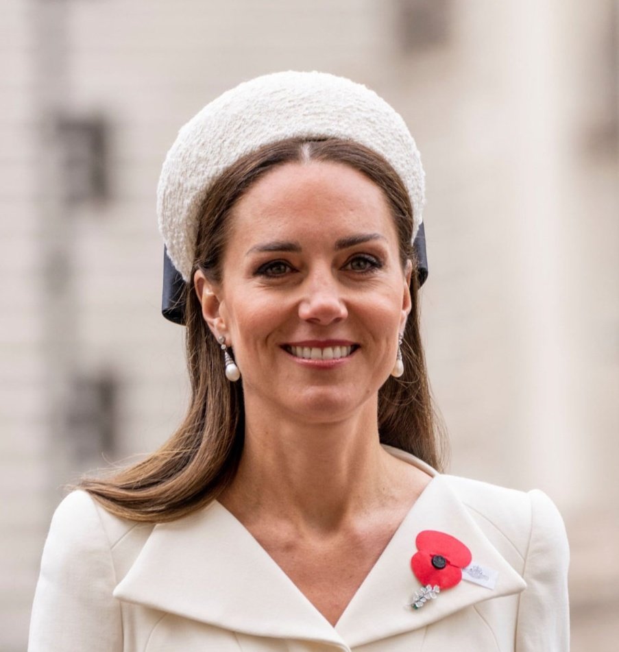 One thing for sure, the Duchess of Cambridge has more dignity than Meghan Markle 👑