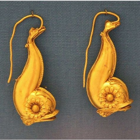 A pair of Greek gold earrings in the form of Dolphins, 4th c.BC.⁣
⁣
#archaeology #greeceancient #ancientgreecehistory #ancientgreek #ancientgreece #greekculture #greekart #greekhistory