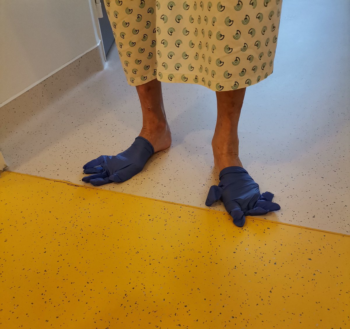 Clozatwykz's tweet photo. Comment pourrais-je détester la gériatrie ? 😭😭😭 https://t.co/8YgeWBdum5
